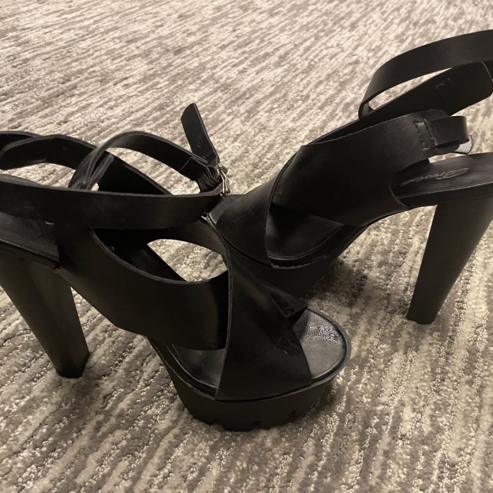 Breckelle’s Platform High Heels